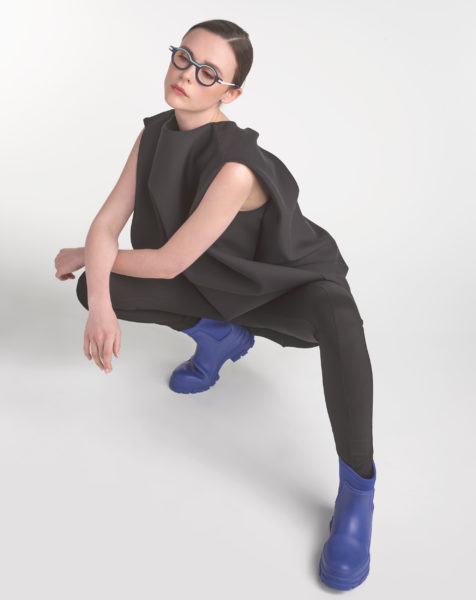 Mannequin femme lunettes créateur Arcade modèle Lila bleu